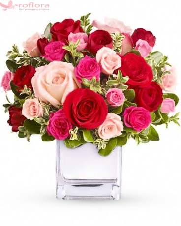 Deliciu Floral - Buchet cu trandafiri si minirosa