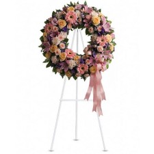 Beautiful Times - Coroana din trandafiri, minirose, gerbere roz si garoafe albe